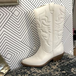White cow girl boot